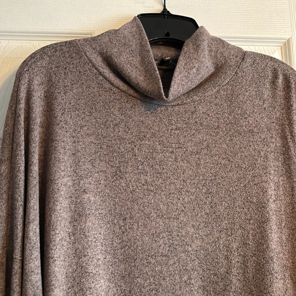 Taupe turtleneck sweater - Picture 2 of 4